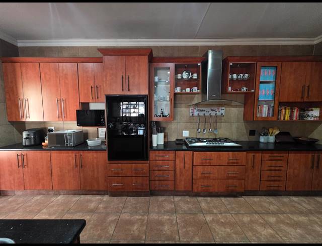 4 BEDROOM HOUSE FOR SALE IN SASOLBURG EXT 4